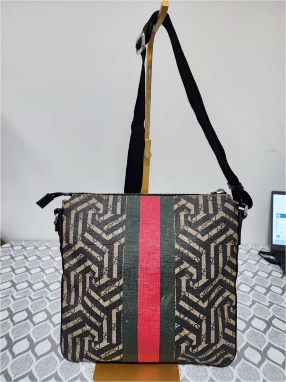Authentic Gucci GG Supreme Caleido Web Messenger Black/Beige - Picture 4 of 16